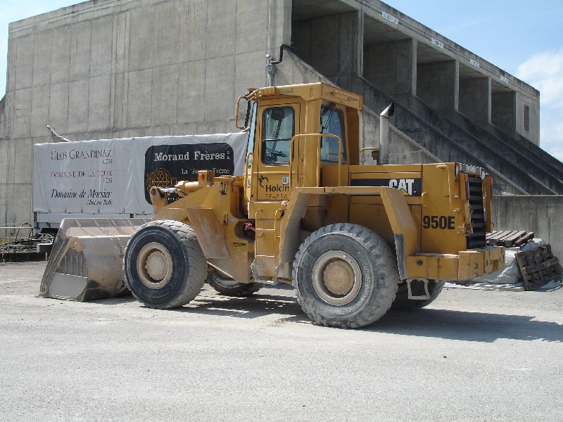 Cat 950 E (1).jpg