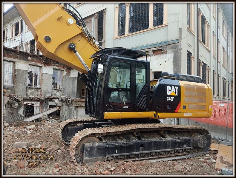 Caterpillar 340F UHD Santambrogio 003.jpg