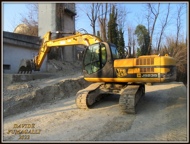 JCB JS235 acquistapace 002.jpg