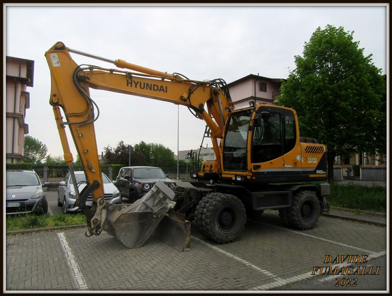 Hyundai 140W-9 Romanesi 001.jpg