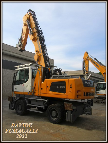 Liebherr LH30 001.jpg
