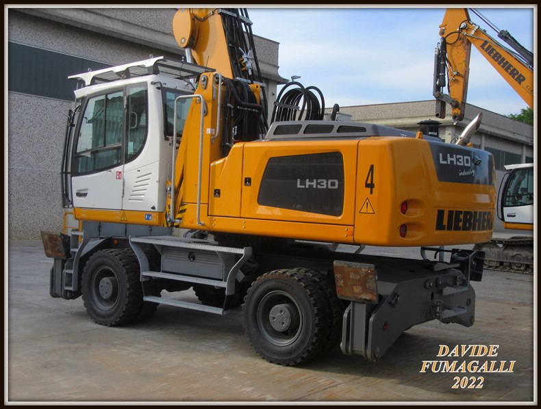 Liebherr LH30 002.jpg