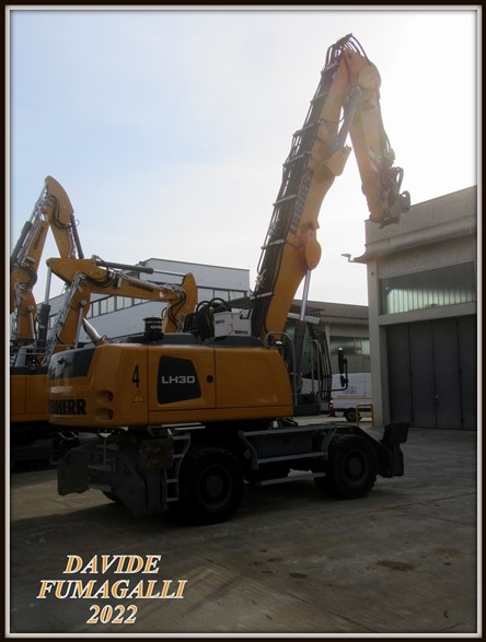 Liebherr LH30 003.jpg