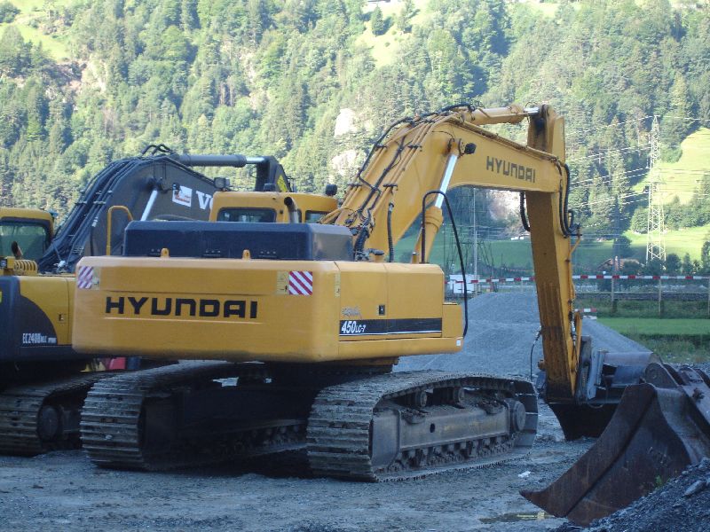 Hyundai 450-7.jpg