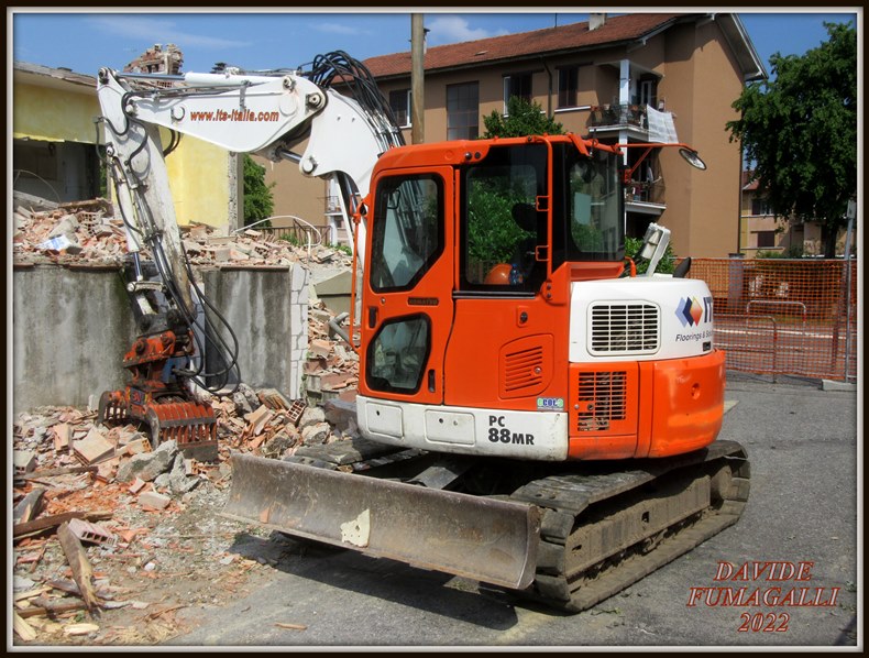 Komatsu PC88MR ITS Italia 001.jpg