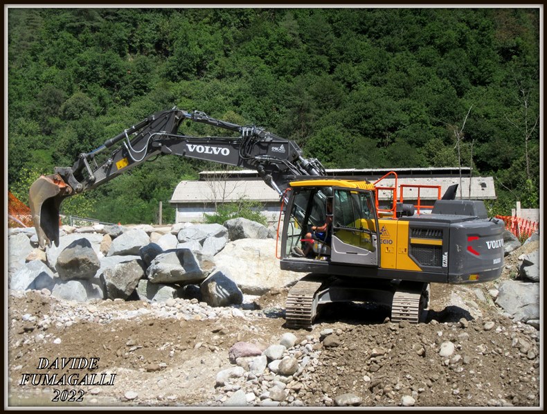 Volvo EC220E NL Pioverna (40).jpg