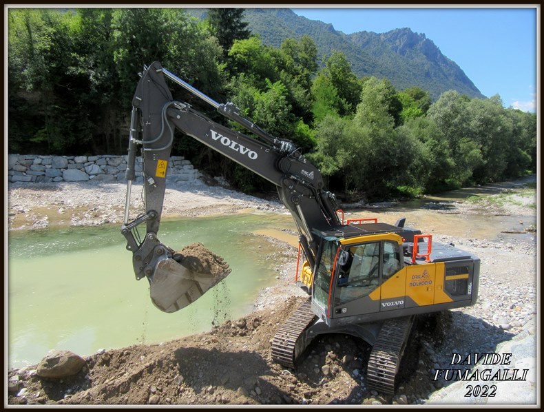Volvo EC220E NL Pioverna (64).jpg