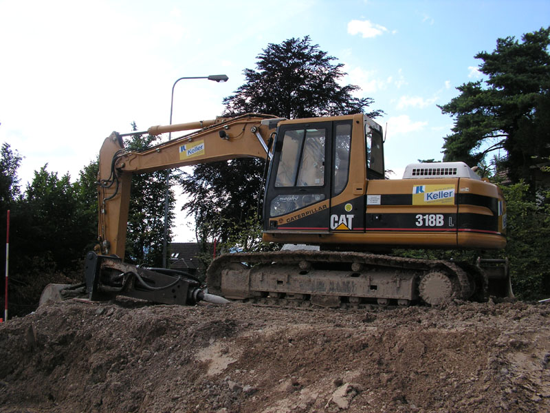 Cat 318B L (1).jpg