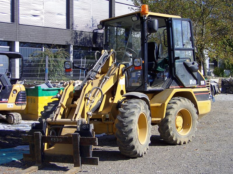 CAT 906.1.jpg