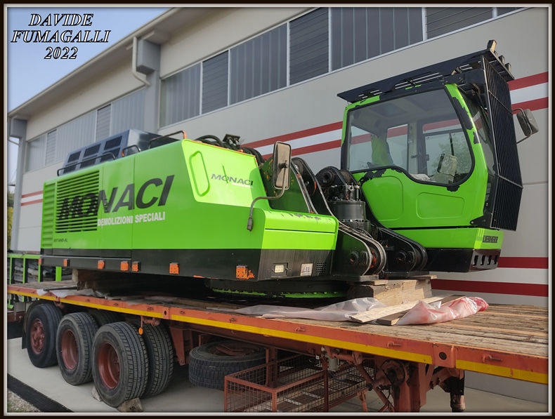 Liebherr 974 Monaci.jpg