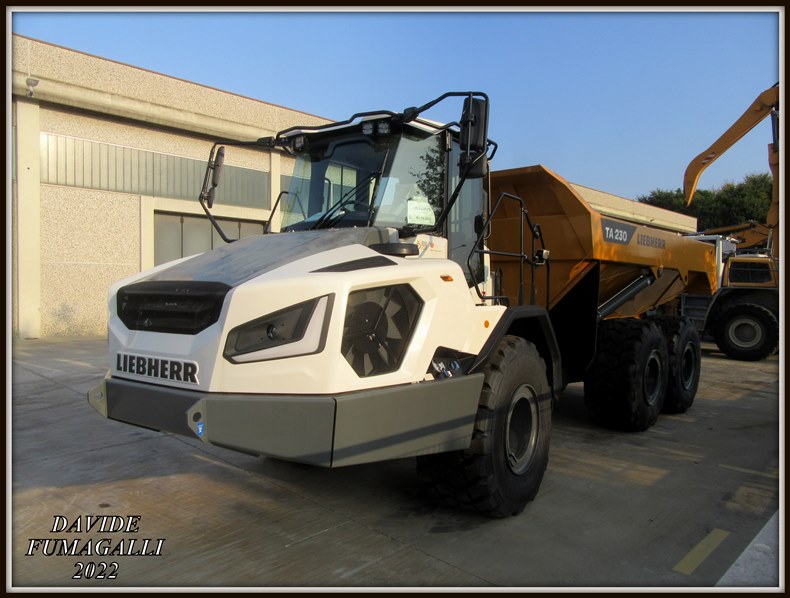 Liebherr TA320 003.jpg