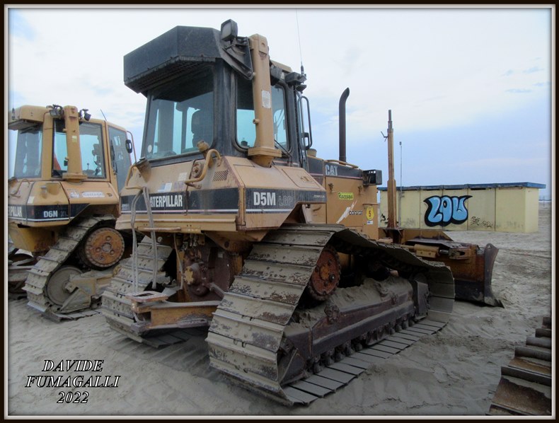Caterpillar D5M LGP 002.jpg
