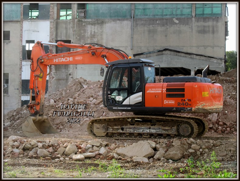 Hitachi Zaxis 240N-5 Massucco 002.jpg