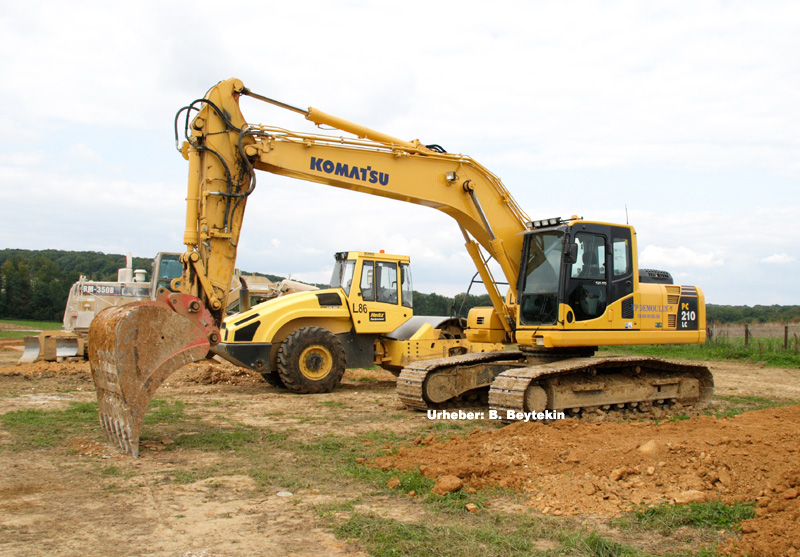 Komatsu_PC-210-LC_4.jpg