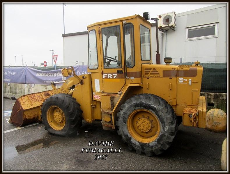 Fiat-Allis FR7 004.jpg