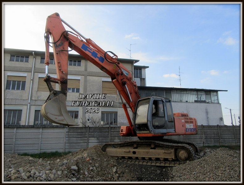 Fiat Hitachi EX235 Pozzi Virginio 001.jpg