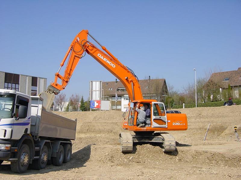 Daewoo 220-3.jpg