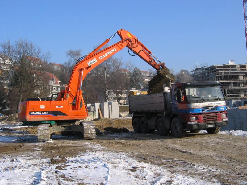 Daewoo 225-3.jpg
