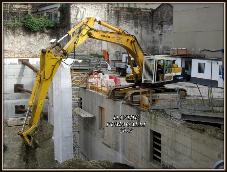 Komatsu PC300NLC-5 Lamera (4).jpg