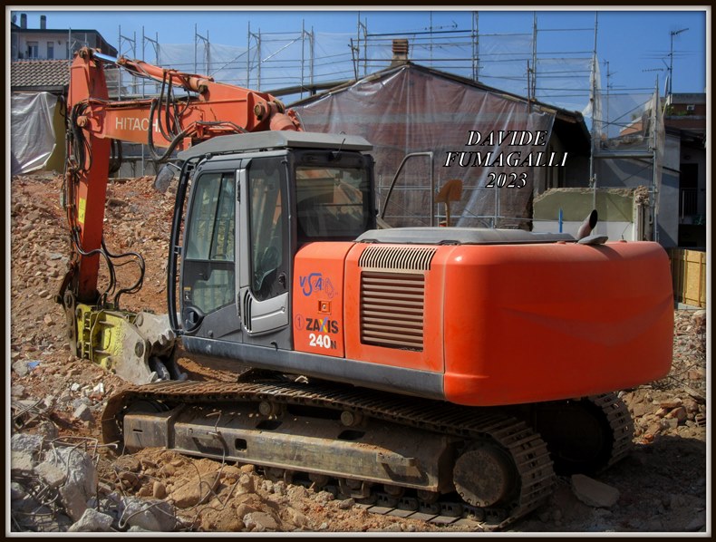 Hitachi Zaxis 240N-3 Viscavi 003.jpg