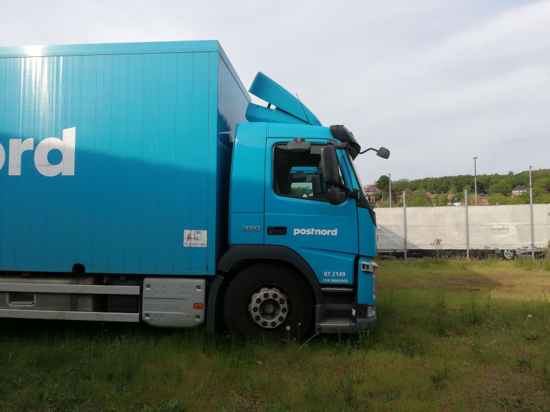 Post-Autos, Volvo FM mit Pusteblumen.jpg