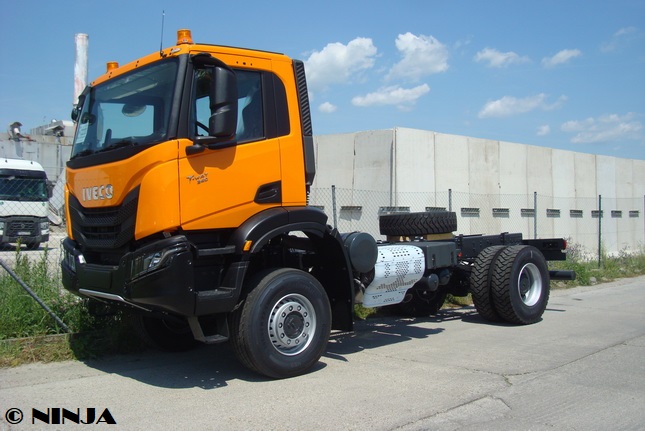 Iveco_T-Way_340_4x4_ch_01.jpg