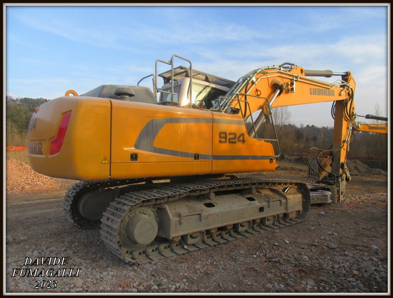 Liebherr R924C Effe Ambiente (4).jpg