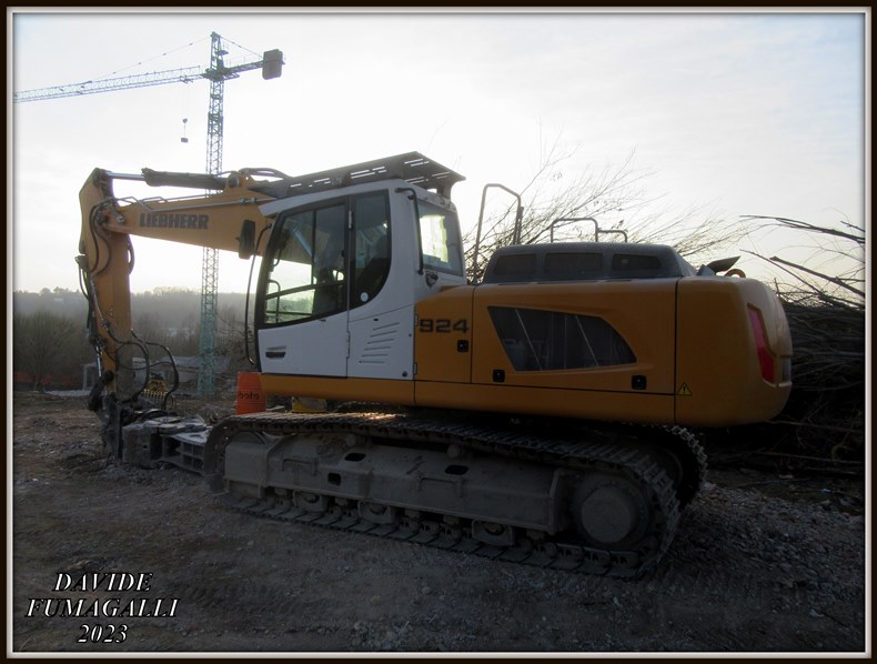 Liebherr R924C Effe Ambiente (5).jpg