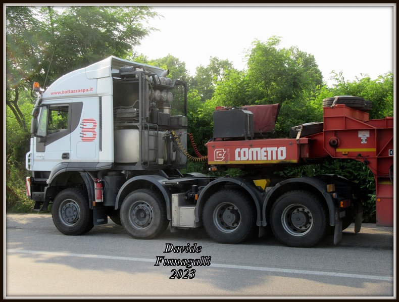 Iveco Trakker 560 8x6 Battazza (7).jpg