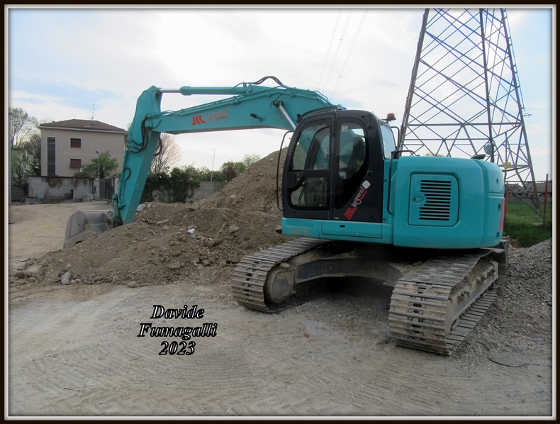 New Holland E235 SR Legrenzi (5).jpg