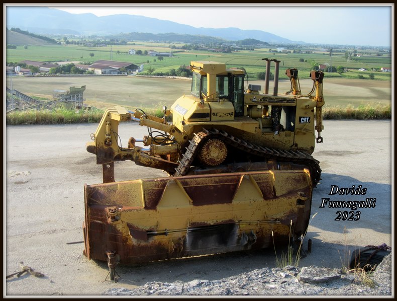 Caterpillar D11N 001.jpg