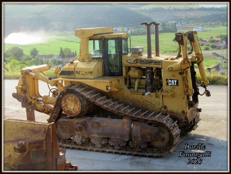 Caterpillar D11N 002.jpg