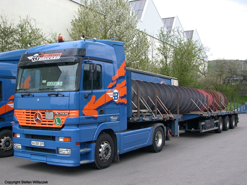MB-Actros-LH-Brucker-060430-02.jpg