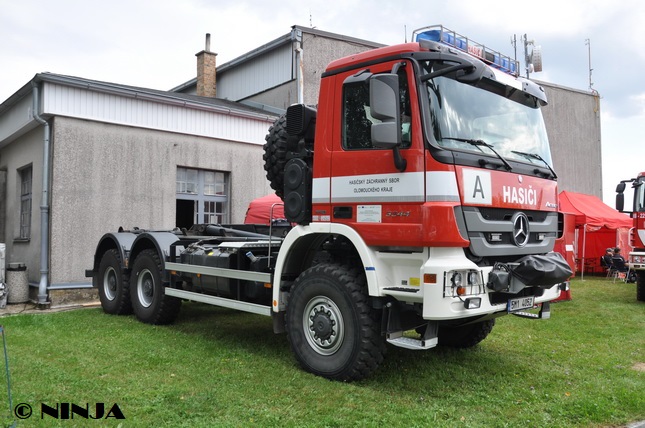 MB_Actros_3344_6x6_HNK_Hiab_01.jpg