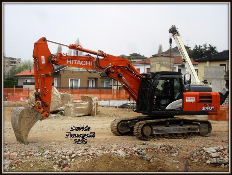 Hitachi Zaxis 240N-6 Quadrio 001.jpg