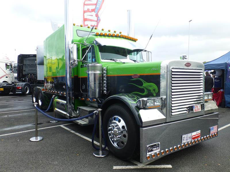 Peterbilt Fernfahrer 2 (Copy).jpg