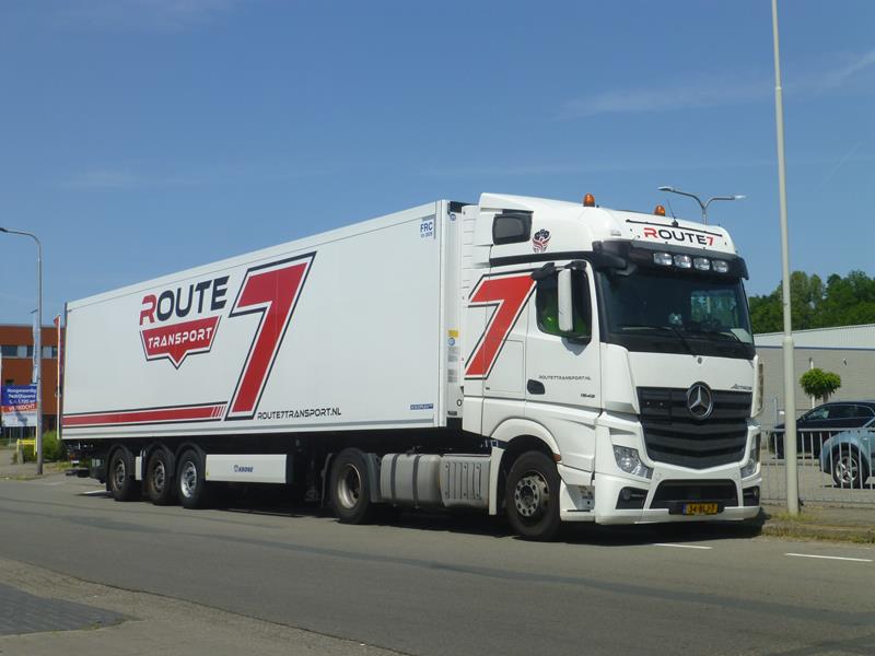 MB Actros 1845 MP4 Route 7 Transport 1 (Copy).jpg