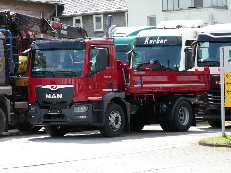 New MAN TGM 18.290 Kipper Rot 1 (Copy).jpg