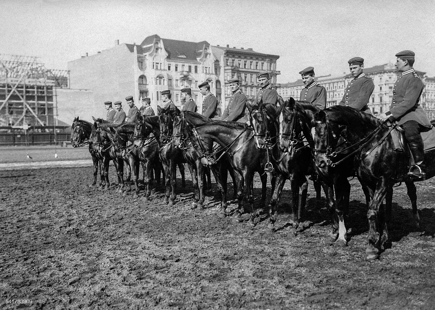 1905 Gneisenaustr Schleiermacherstr Kavallerie -1.jpg 1905 Gneisenaustr Schleiermacherstr Kavallerie -1.jpg