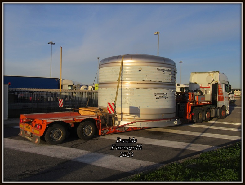 DAF XF 106.530 Arienti 002.jpg