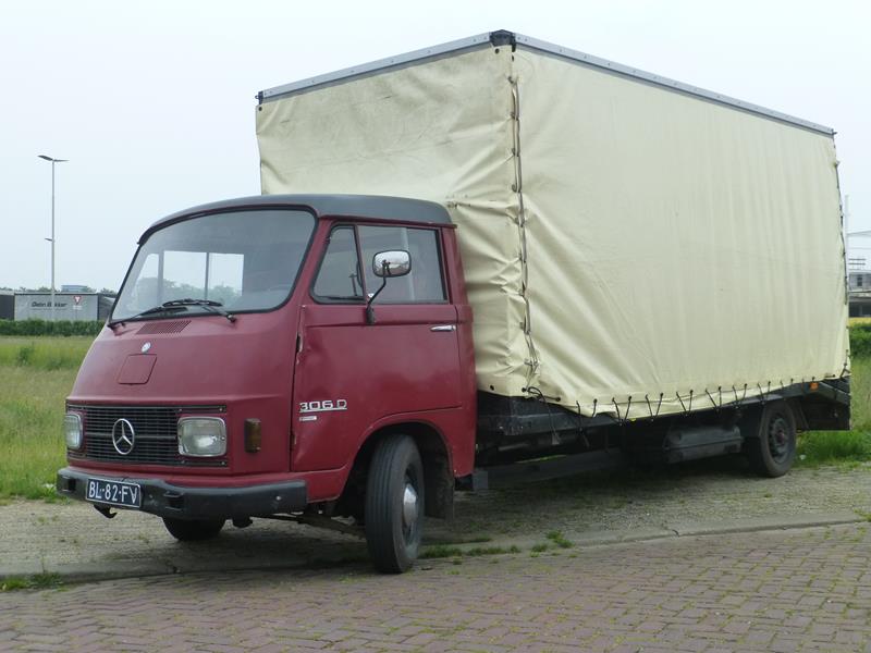 MB 306D Autotransporter Rot 1 (Copy).jpg