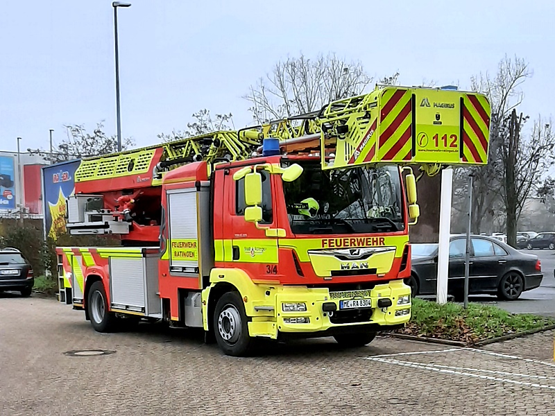 Feuerwehr, MAN, DLK, ME-RA 8304 100057.jpg