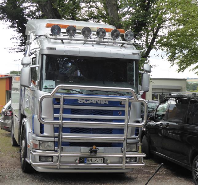 Scania 124L Silber 1 (Copy).jpg