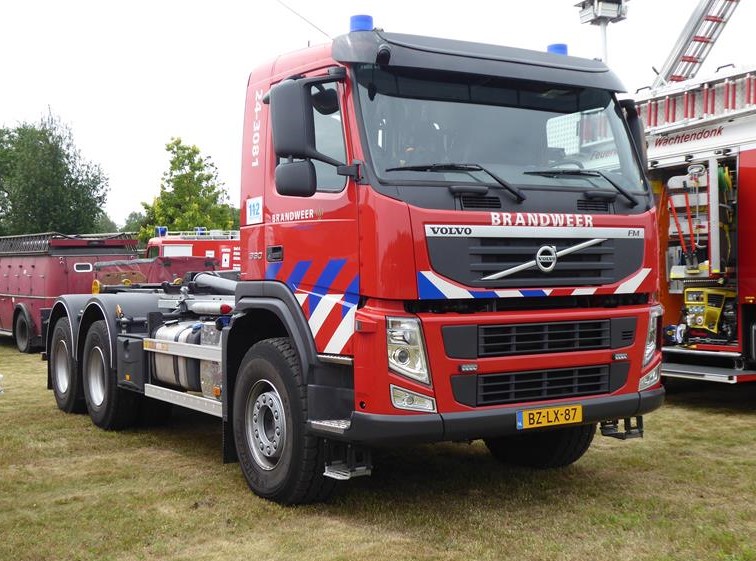 Volvo FM 330 Brandweer 1 (Copy).jpg