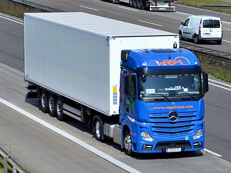 VEGA Trans, Wals, S 672 TY, A 0238.jpg