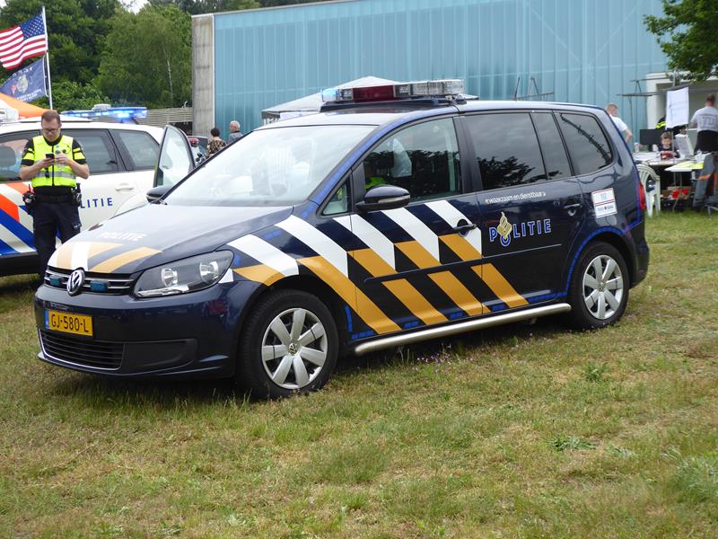 VW Touran Politi 1 (Copy).jpg