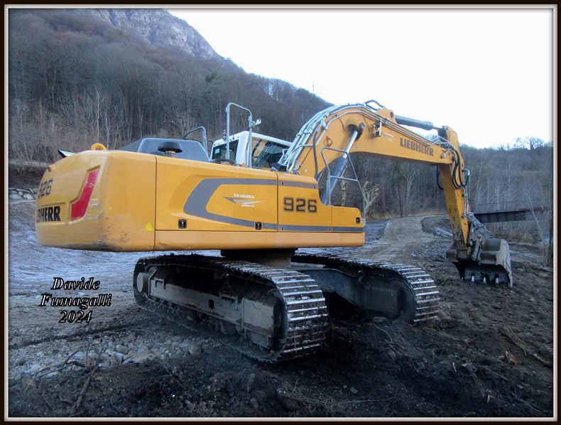 Liebherr R926 Locatelli (4).jpg