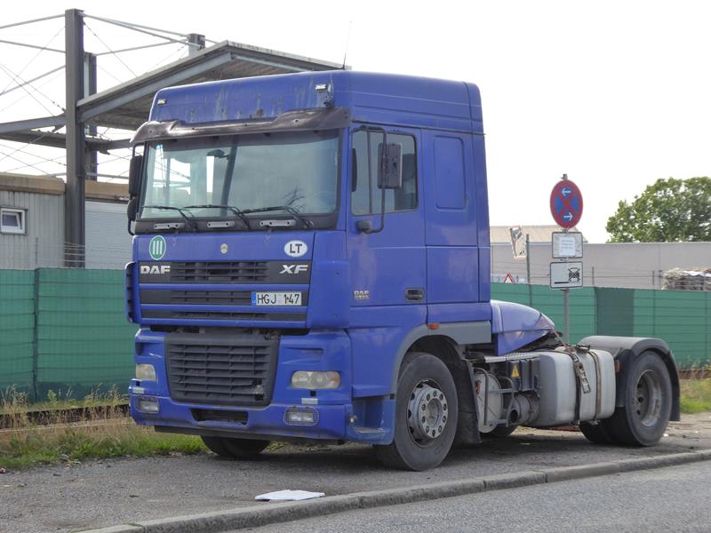 DAF XF 95.430 SZM Blau 6 (Copy).jpg