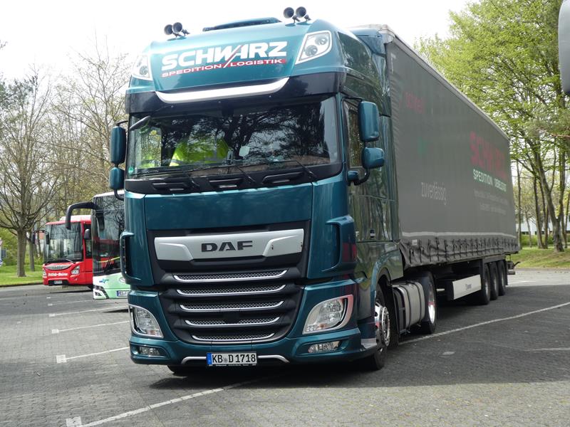 DAF XF 480 Spedition Schwarz 2 (Copy).jpg