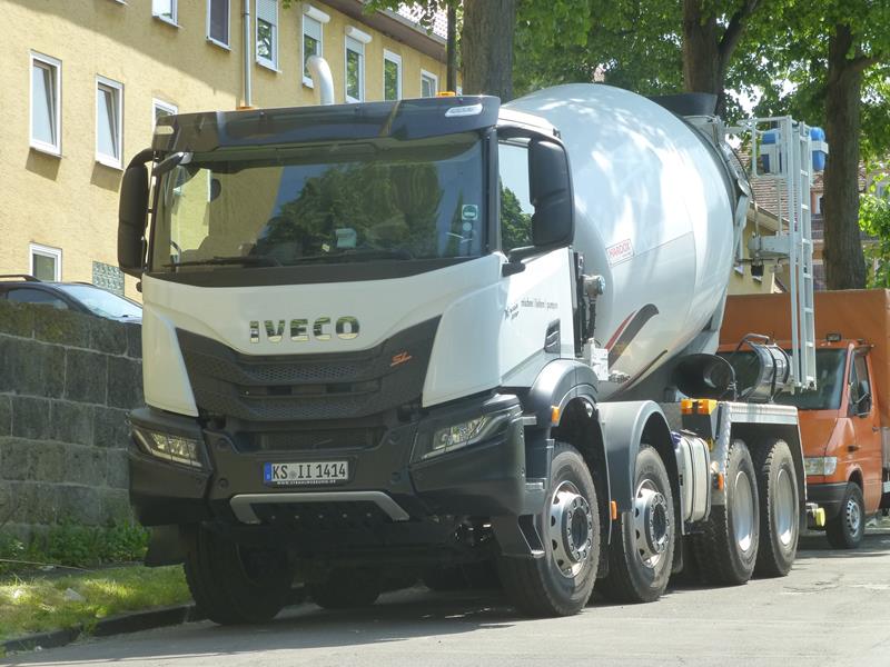 Iveco X-Way 400 Super Loader Fahrmischer Weiss 3 (Copy).jpg